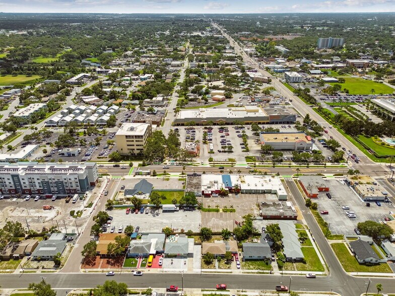 1214-1242 Cleveland Street, Clearwater, FL à vendre - Photo de l’immeuble – Image 3 sur 11