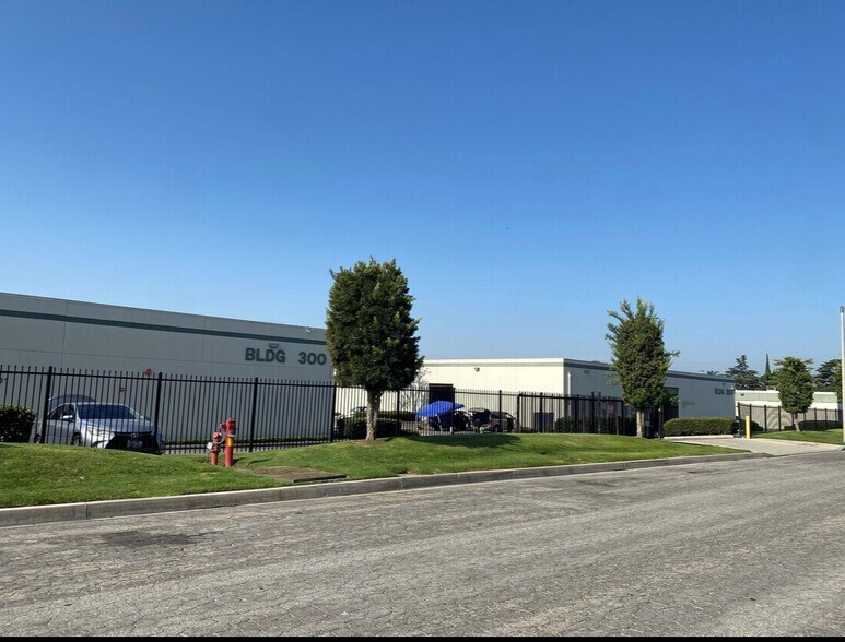 2300 S Reservoir St, Pomona, CA à louer - Photo de l’immeuble – Image 3 sur 10