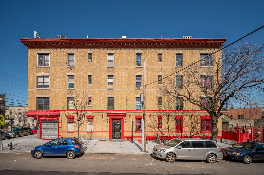 903 35th Ave, Long Island City, NY à vendre - Photo de l’immeuble – Image 3 sur 14