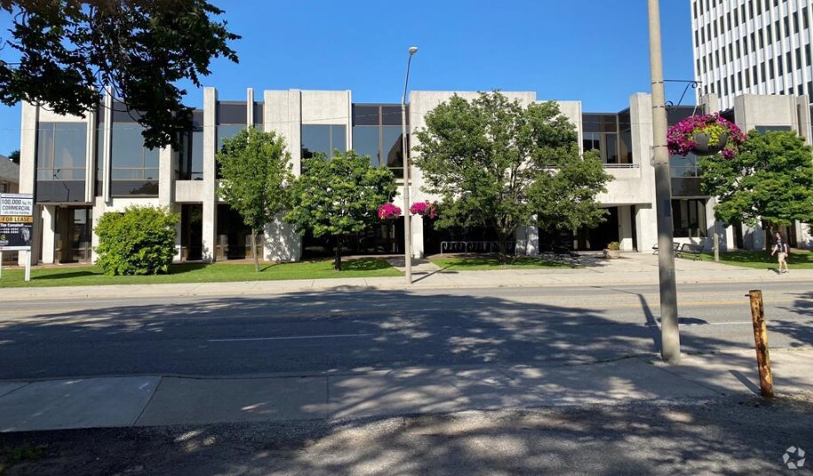 850 Ouellette Ave, Windsor, ON à louer Photo de l’immeuble– Image 1 sur 6