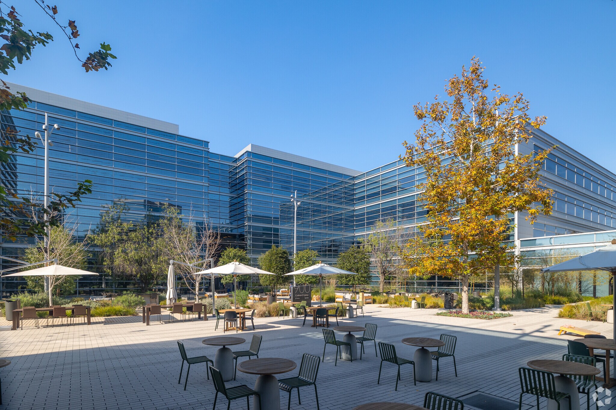 900 Corporate Pointe, Culver City, CA à louer Photo principale– Image 1 sur 6