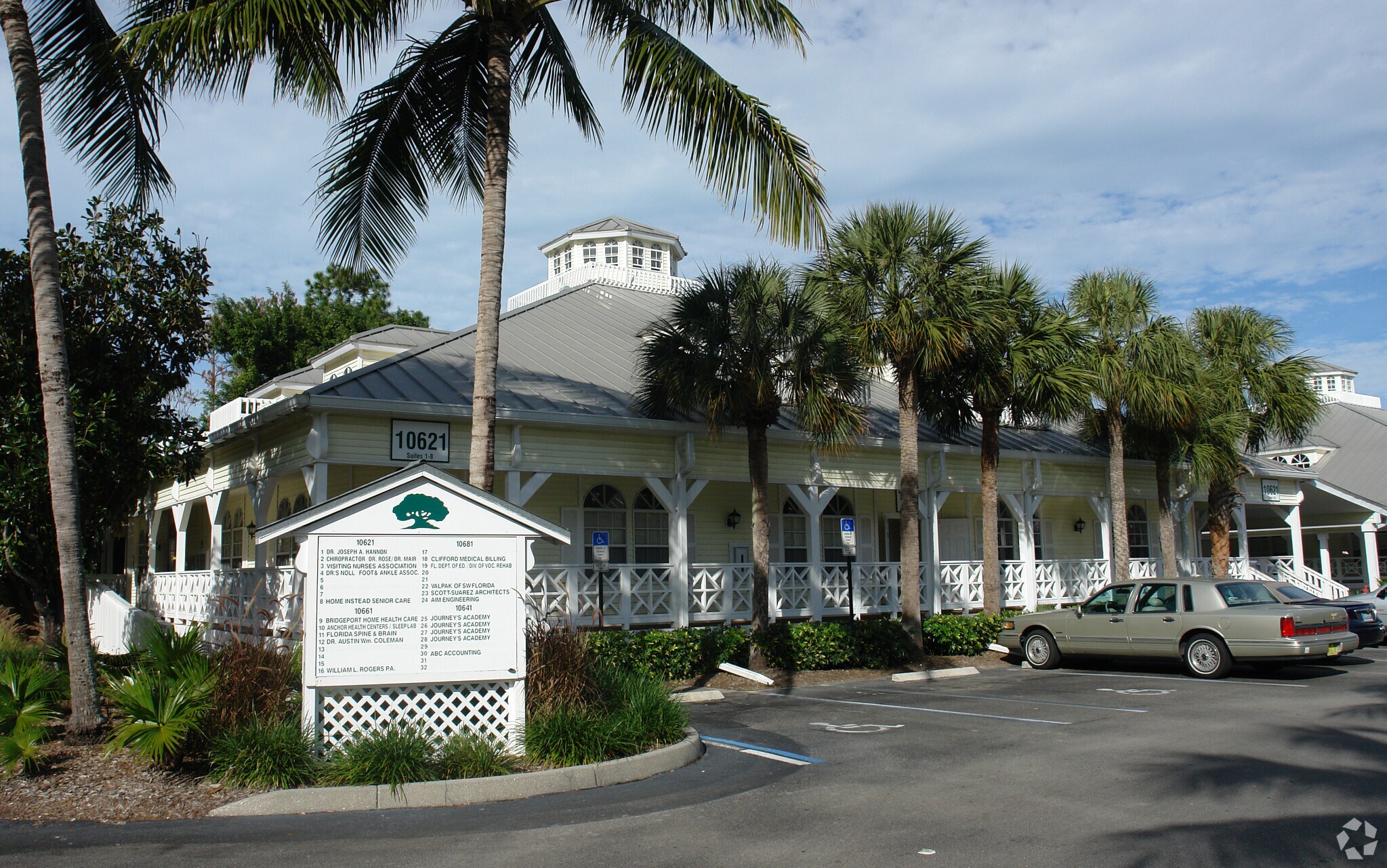 10621 Airport Pulling Rd, Naples, FL à louer Photo principale– Image 1 sur 34