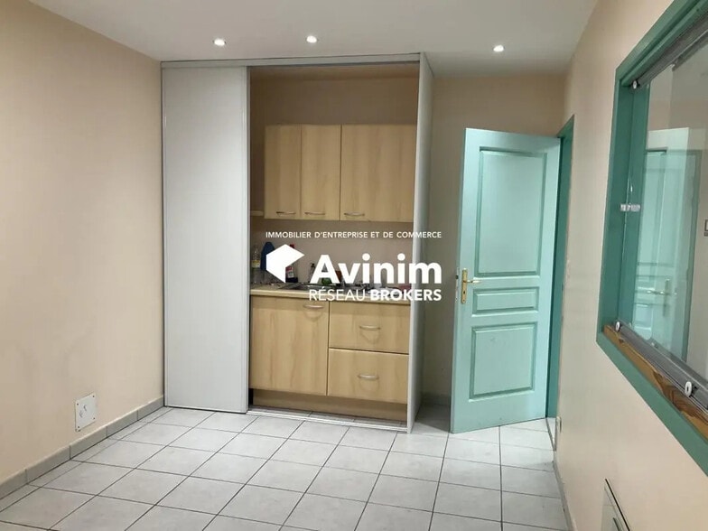 Bureau dans Tourrettes à vendre - Photo de l’immeuble – Image 1 sur 12