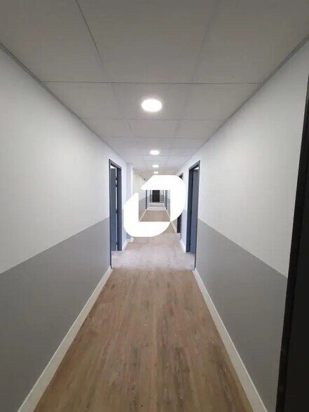 Bureau dans Rosny-sous-Bois à louer - Photo de l’immeuble – Image 2 sur 2