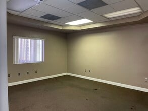 2101-2409 E Lake Mead Blvd, North Las Vegas, NV à louer Photo intérieure– Image 2 sur 8