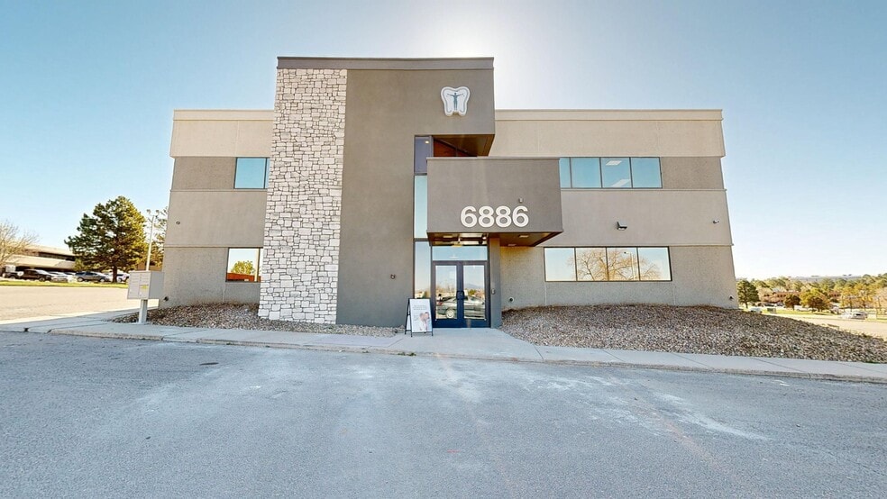 6886 S Yosemite St, Englewood, CO à louer - Photo de l’immeuble – Image 1 sur 11