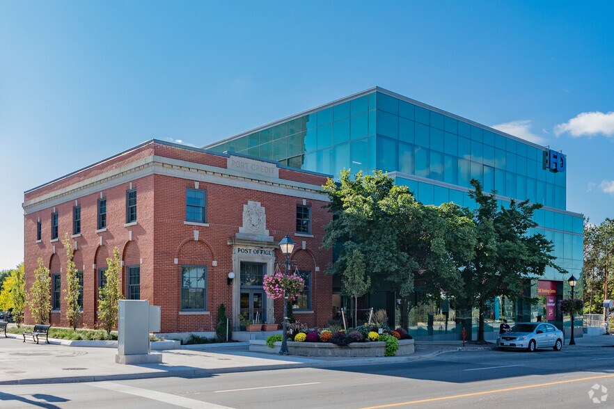 31 Lakeshore Rd E, Mississauga, ON à louer - Photo de l’immeuble – Image 2 sur 2