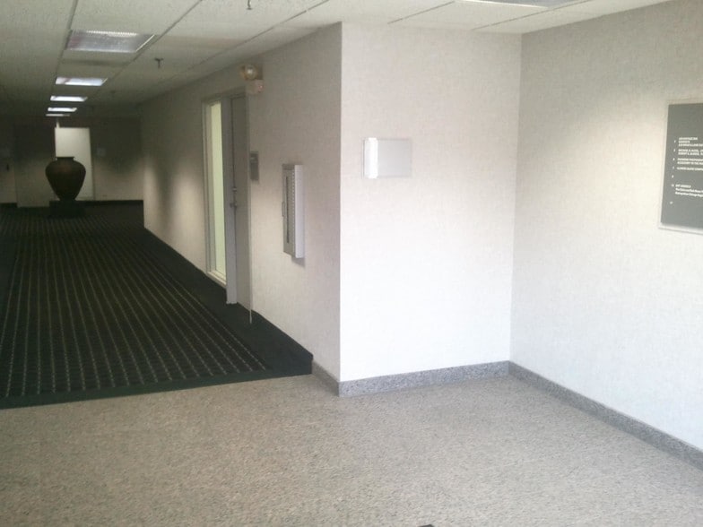 3701 Commercial Dr, Northbrook, IL à louer - Photo intérieure – Image 3 sur 8