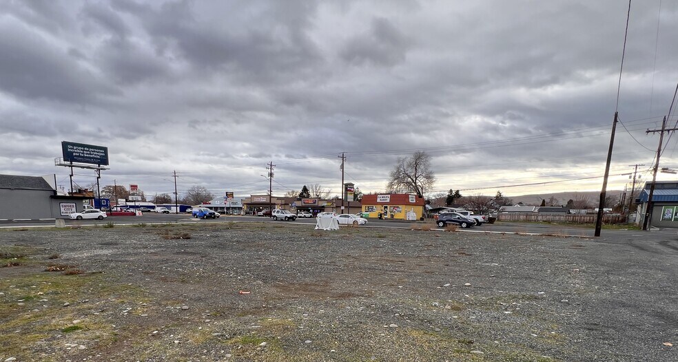 601 Nob Hill Blvd, Yakima, WA à louer - Photo de l’immeuble – Image 3 sur 4