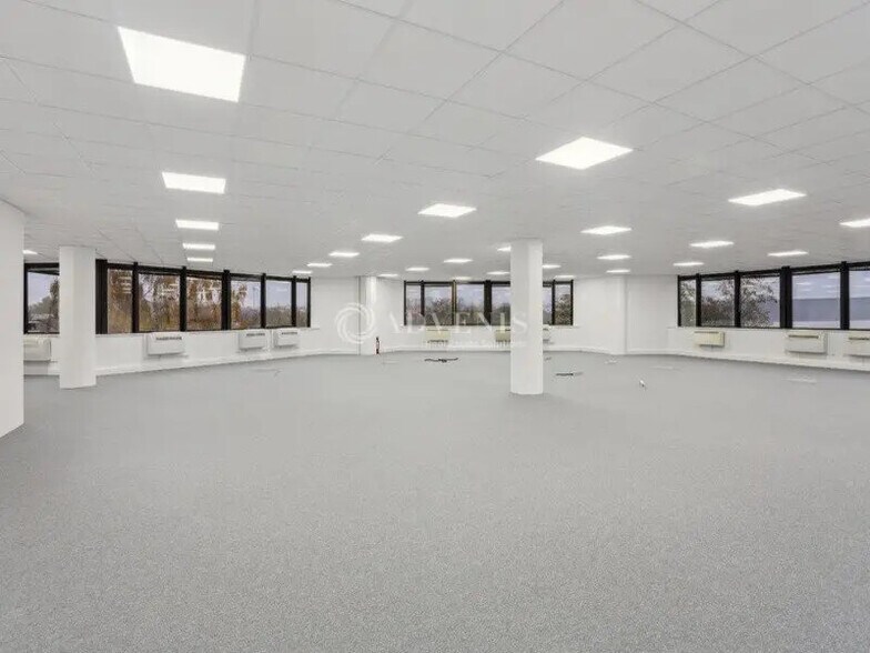 Bureau dans Argenteuil à louer - Photo de l’immeuble – Image 3 sur 12