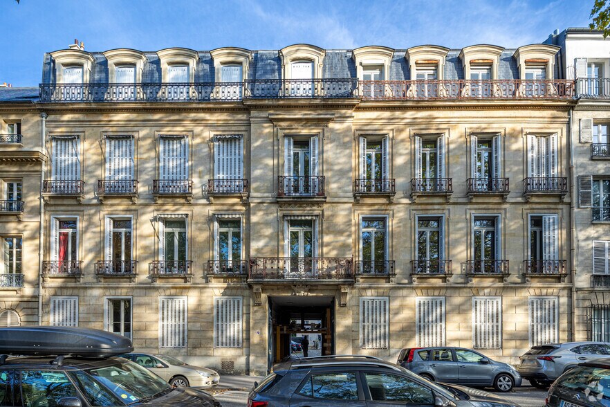 Bureau dans Versailles à louer - Photo principale – Image 1 sur 2