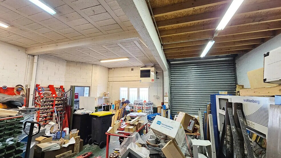 Local d’activités dans Le Plessis-Trévise à louer - Photo de l’immeuble – Image 1 sur 11