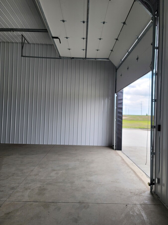401 Snyder Dr - Building H, Huxley, IA 50124 - Lot H1 - - Photo intérieure - Image 2 of 6
