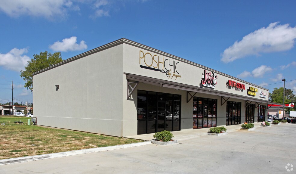 245 N Acadian Trwy, Baton Rouge, LA à louer - Photo de l’immeuble – Image 2 sur 2
