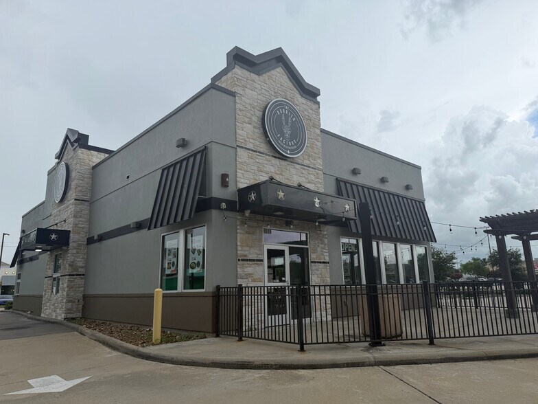 4019 Red Bluff Rd, Pasadena, TX à louer - Photo de l’immeuble – Image 1 sur 7