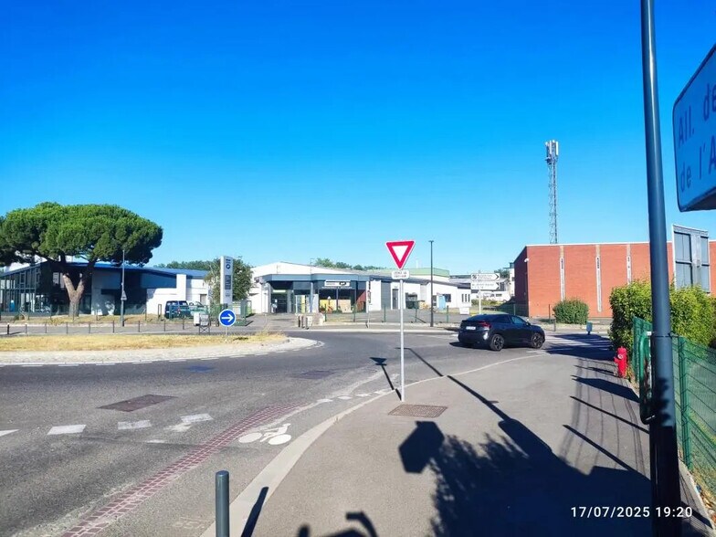 Local d'activités dans Toulouse à vendre - Photo de l’immeuble – Image 1 sur 18