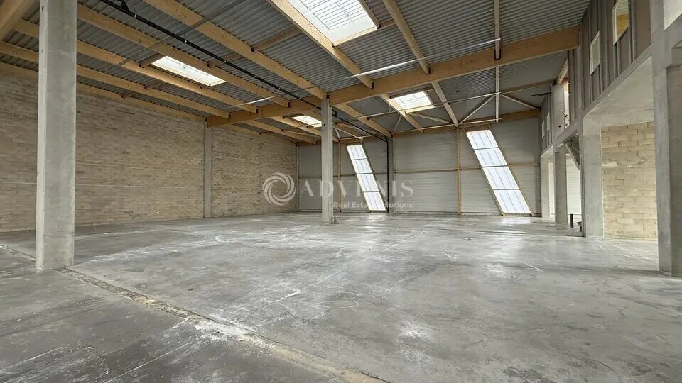 Local d’activités dans Lognes à louer - Photo de l’immeuble – Image 2 sur 12