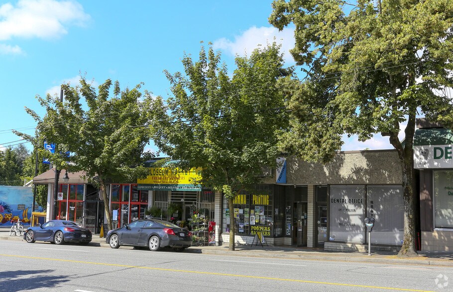 2085 Commercial Dr, Vancouver, BC à vendre - Photo de l’immeuble – Image 3 sur 3