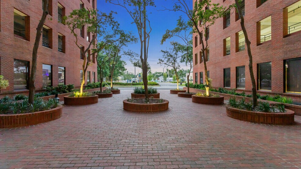 1800 2nd St, Sarasota, FL à vendre - Photo de l’immeuble – Image 3 sur 70