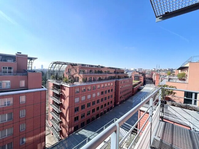 Plus de détails pour 34 Quai Charles De Gaulle, Lyon - Bureau à louer