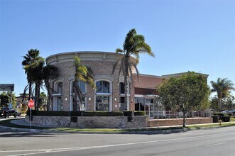 1117-1205 S Oxnard Blvd, Oxnard, CA à louer Photo de l’immeuble– Image 1 sur 12