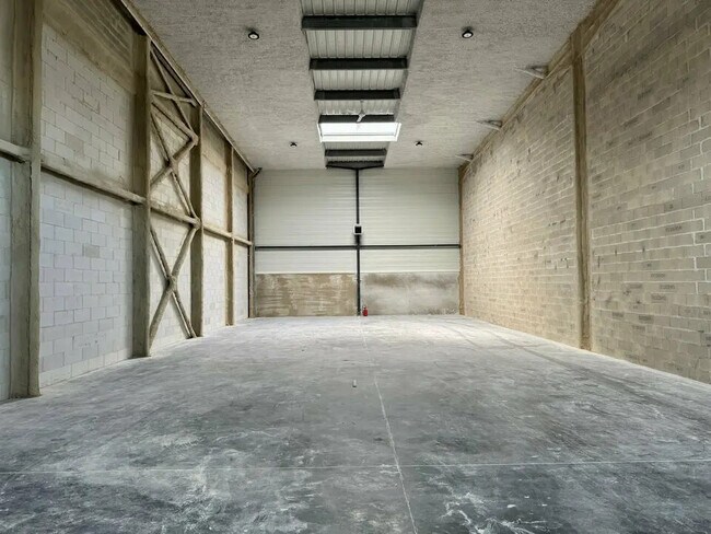 Plus de détails pour Rue De Paris, Le Mesnil-Amelot - Local d'activités à louer