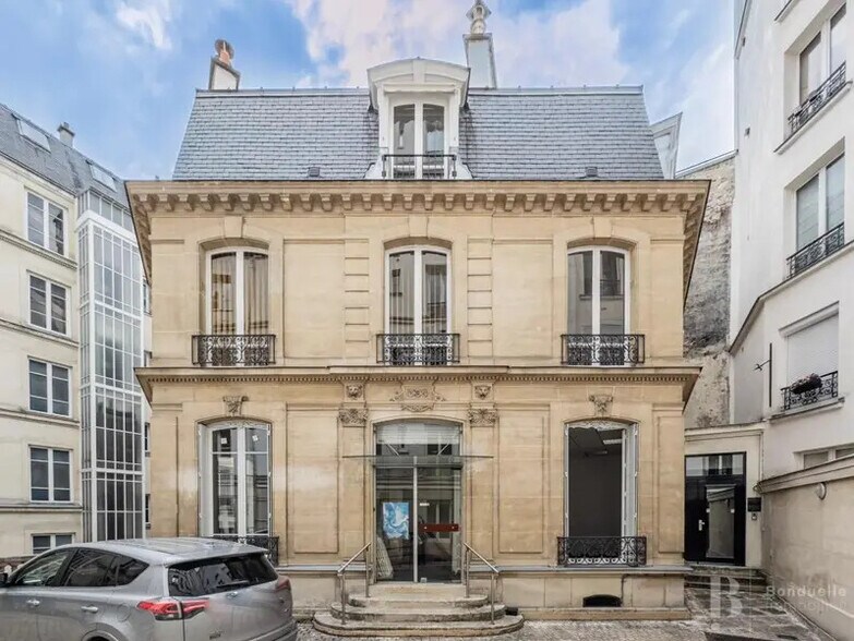 31 Rue Du Rocher, Paris à louer - Photo de l’immeuble – Image 1 sur 15