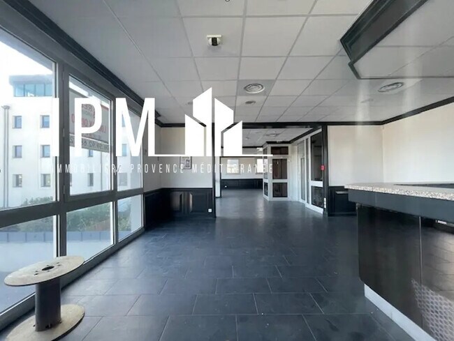 Plus de détails pour Local commercial à louer