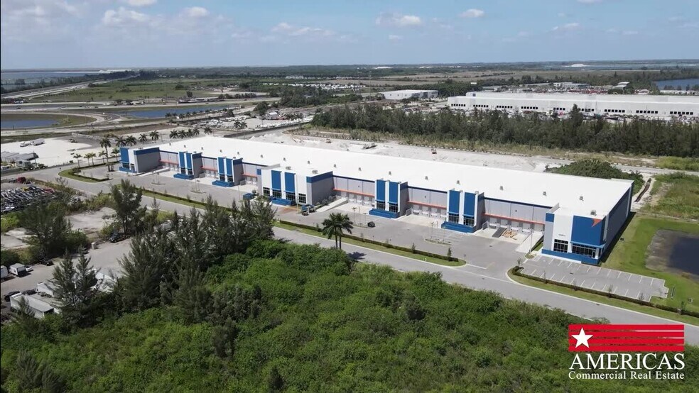 14001 NW 112th Ave, Hialeah Gardens, FL à louer - Vidéo sur l’annonce professionnelle – Image 3 sur 4