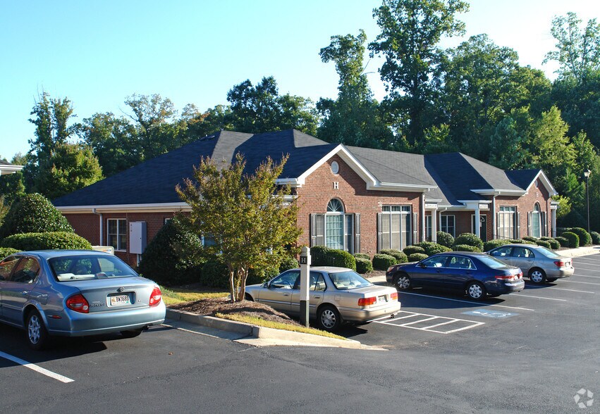 555 Sun Valley Dr, Roswell, GA à louer - Photo de l’immeuble – Image 1 sur 17