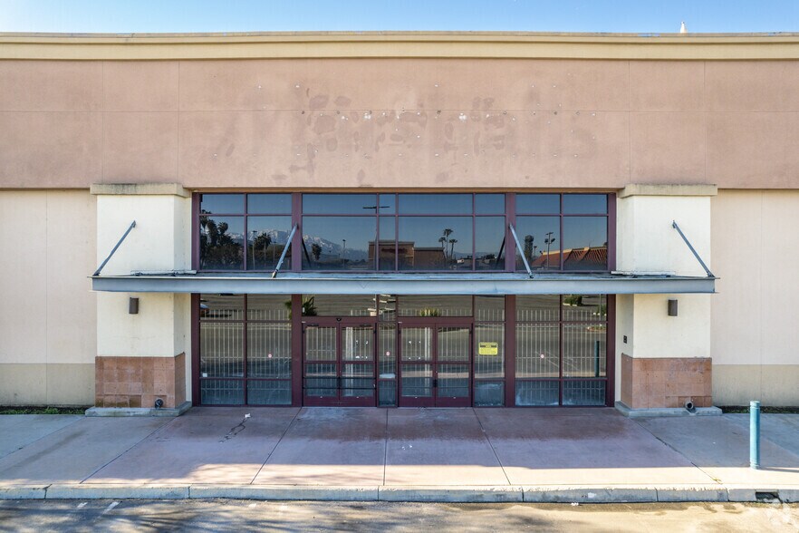 2701-2897 W Florida Ave, Hemet, CA à louer - Photo de l’immeuble – Image 3 sur 10