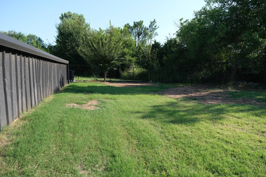 8709 N Western Ave, Oklahoma City, OK à louer - Photo de l’immeuble – Image 3 sur 26