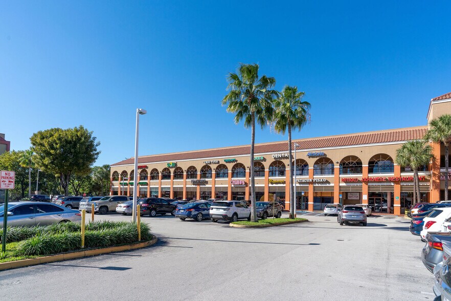 7902-7930 NW 36th St, Miami, FL à louer - Photo de l’immeuble – Image 1 sur 6