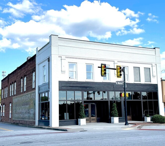 114 N Walnut St, Seneca, SC à vendre - Photo de l’immeuble – Image 1 sur 50