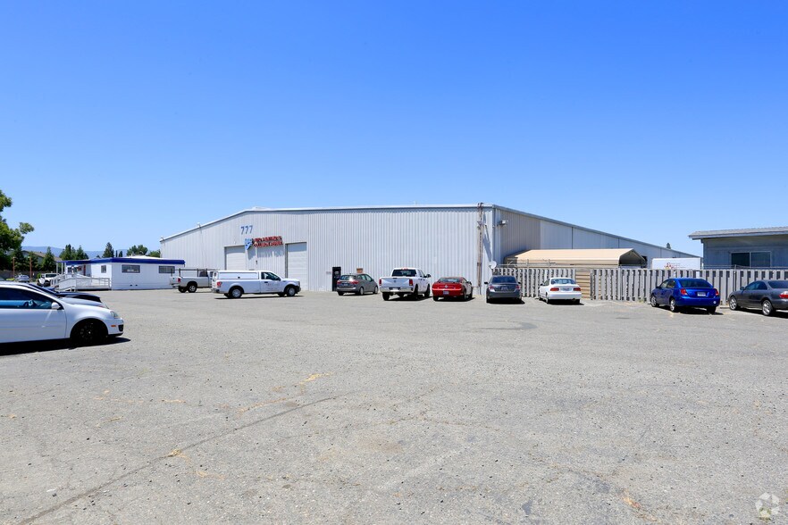 777 Elmira Rd, Vacaville, CA à louer - Photo de l’immeuble – Image 2 sur 4