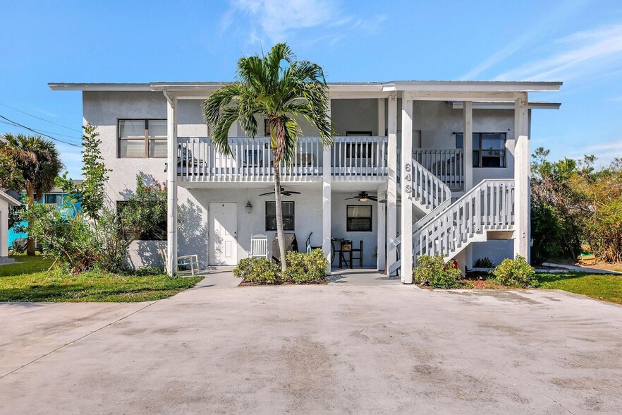 643 Beachcomber Ln, Fort Pierce, FL à vendre - Photo de l’immeuble – Image 3 sur 11