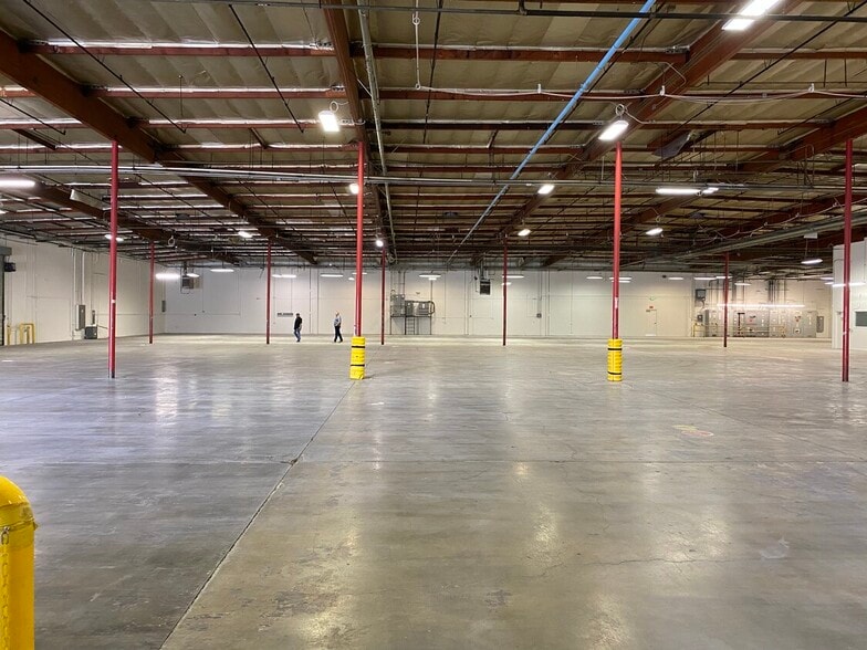 9541 Mason Ave, Chatsworth, CA à louer - Photo de l’immeuble – Image 2 sur 17