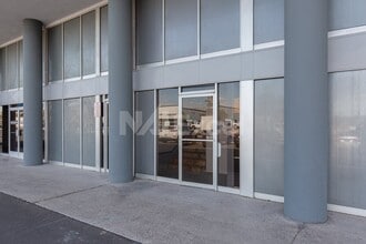 3020 S Valley View Blvd, Las Vegas, NV à louer Photo de l’immeuble– Image 1 sur 7