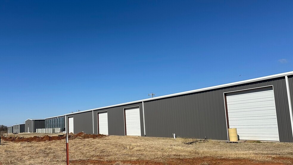 220 Silver Ln, Edmond, OK à louer - Photo de l’immeuble – Image 2 sur 4