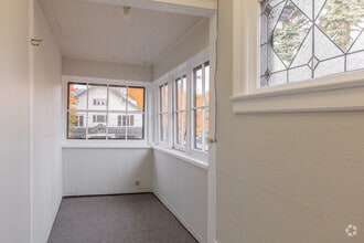 309 W 12th St, Vancouver, WA à louer Photo intérieure– Image 2 sur 6