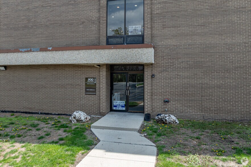 900 Ridge Rd, Homewood, IL à louer - Photo de l’immeuble – Image 3 sur 5