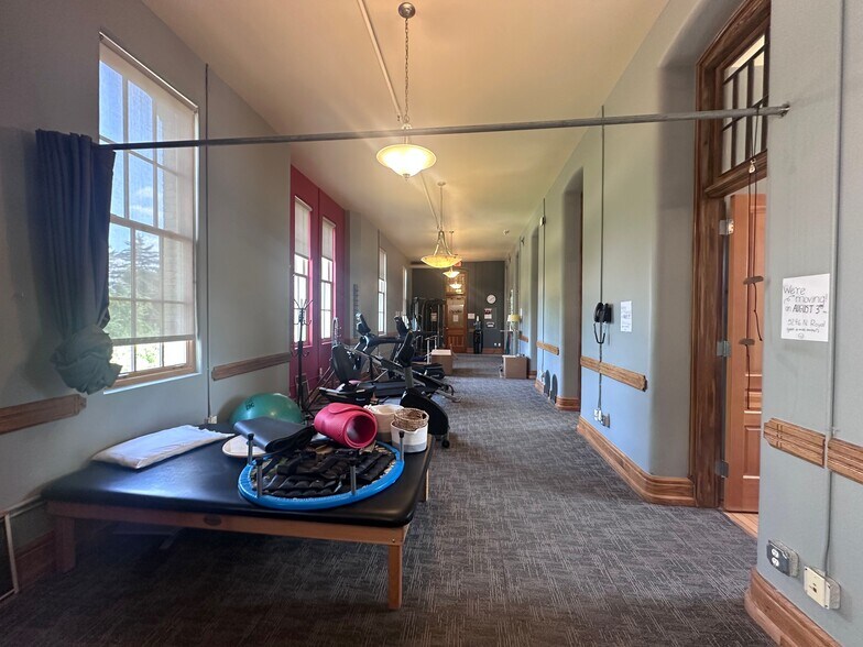 830 Cottageview Dr, Traverse City, MI à vendre - Photo de l’immeuble – Image 3 sur 59
