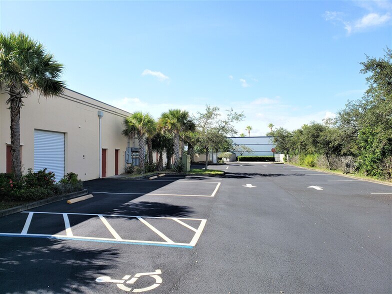6480 20th St, Vero Beach, FL à louer - Photo de l’immeuble – Image 3 sur 3