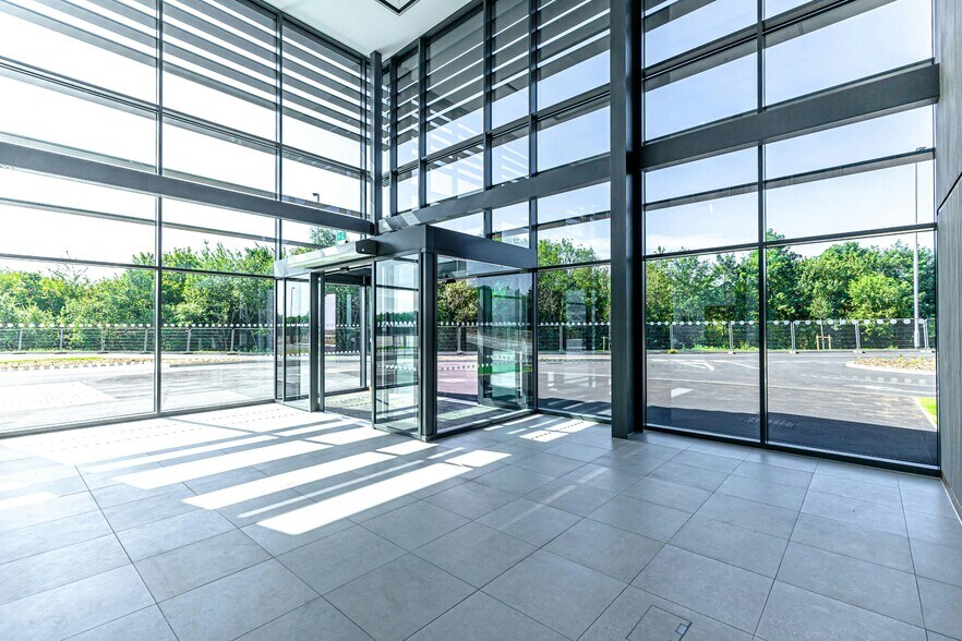 Merton Dr, Milton Keynes à louer - Photo de l’immeuble – Image 3 sur 4