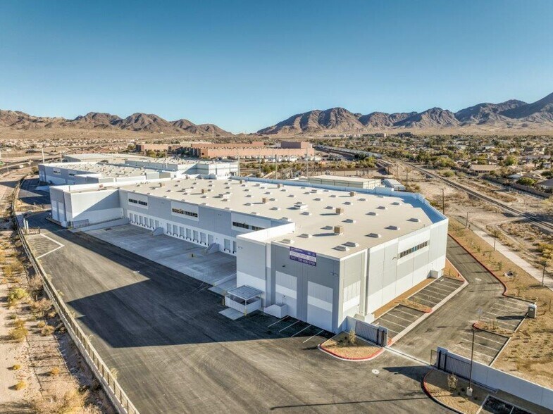 35 Conestoga Way, Henderson, NV à vendre - Photo de l’immeuble – Image 2 sur 4