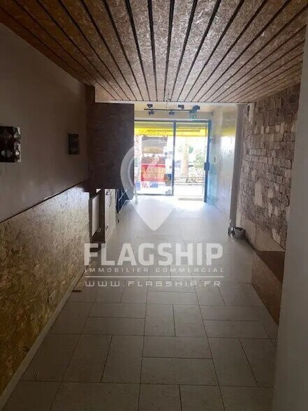 Local commercial dans Paris à louer - Photo de l’immeuble – Image 1 sur 9