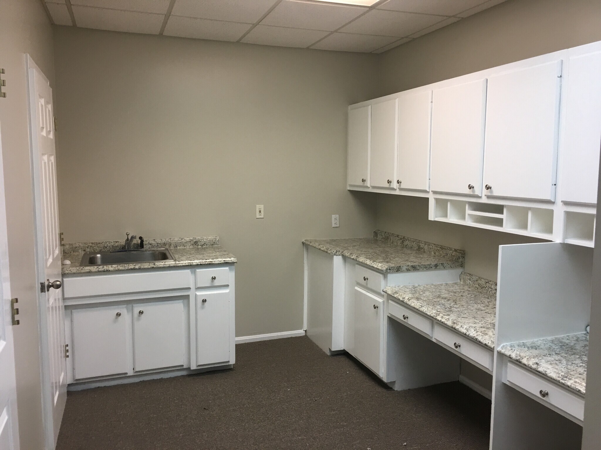 9304 New Lagrange Rd, Louisville, KY à louer Photo de l’immeuble– Image 1 sur 9