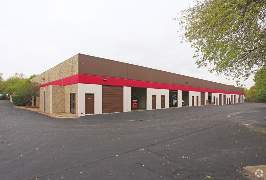 8222 N Lamar Blvd, Austin, TX à louer - Photo de l’immeuble – Image 2 sur 3