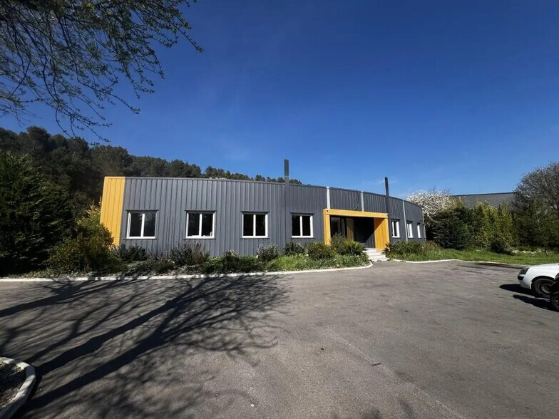 Local commercial dans Châteauneuf-le-Rouge à vendre - Photo de l’immeuble – Image 3 sur 9