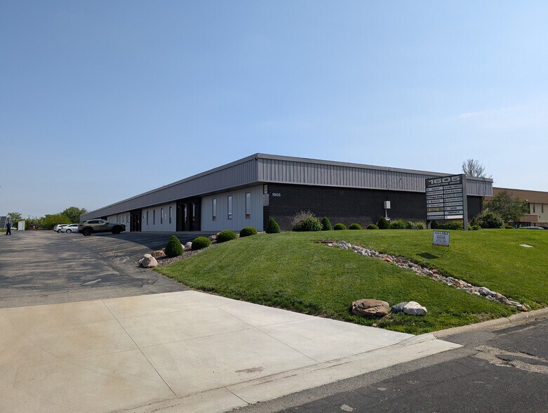 1605 W Candletree Dr, Peoria, IL à louer - Photo de l’immeuble – Image 1 sur 20